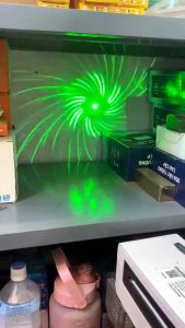 Đèn laser cảm biến âm thanh đèn LED xoay 7 màu dùng trang trí vũ trường phòng karaoke