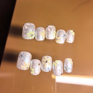 Hand-Painted Short Wearable Nail Tips Daisy Early Spring INS Style Floral Texture Natural Looking Artificial Nails Set SY 090