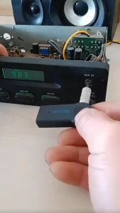 V2 Audio Jack Music Bluetooth Receiver 3.5mm / Transmitter Bluetooth Audio Receiver by Einstein-Store