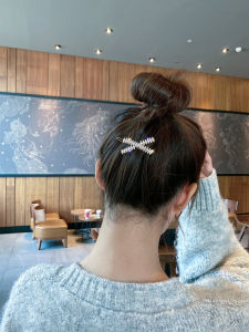 Elegant Pearl Rhinestone Cross Bangs Clip: A Fashionable Side Hairpin