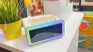 Loa Bluetooth di động HR P-14 Led Grb Công suất 15w Đồng hồ led tích hợphỗ trợ sạc không dây
