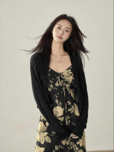 JUEQIDEXIAOGEZI | Black Summer Thin Slim Fit Knit Cardigan
