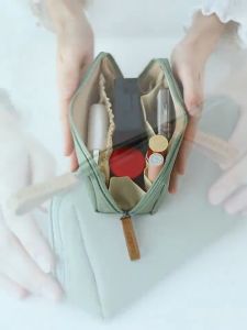 WATERPROOF KOREAN MAKEUP CLUTCH POUCH / Tas Kosmetik Make Up Anti Air