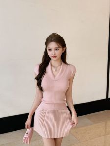 Pink Knitted Sweet And Spicy Set Womens Early Spring V-neck Short Sleeve T-shirt Top High Waist Pleated Mini Skirt Two-piece Set