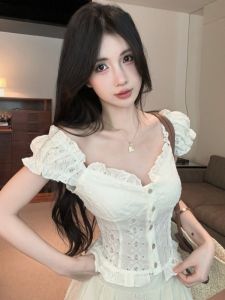 GUZILIAN | เสื้อเชิ้ตแขนสั้นคอตั้งสไตล์เกาหลีทรงสลิมฟิตสำหรับฤดูร้อน ผ้าโพลีเอสเตอร์ ลายดอกไม้ ขอบลูกไม้ กระดุม ทรงเข้ารูป