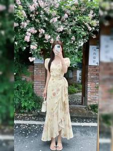 NIUVIES | Đầm Dài Hoa Vàng Cổ V Puff Tay