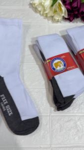 ถุงเท้ายาวครึ่งแข้ง เนื้อหนา นุ่ม FREESIZE สีขาวพื้นเทา สีดำ และสีน้ำตาล