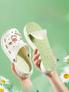 XIANZHAO | แผ่นรองรองเท้า Holes สำหรับผู้ชายและผู้หญิง แผ่นรองรองเท้าแบบบางพิเศษสำหรับใส่ในช่วงฤดูร้อน ดูดซับเหงื่อ ป้องกันกลิ่น รองเท้าแตะแบบสวมสบาย