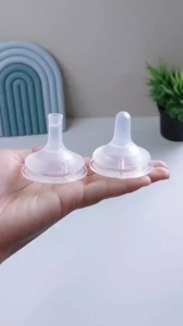 จุกนมกันโคลิก ดูดสบาย ไม่ดูดไม่ไหล จุกนมทรงเรียวดูดดื่มได้ 360 องศา ทรงเรียวยาวหนานุ่ม จุกนมสีขาวขุ่น