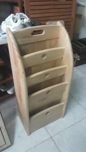 [HCM]Kệ đựng báo tạp chí 4 ngăn bằng gỗ (Tự nhiên) kệ báo lá sách bằng gỗ kệ tạp chí 4 ngăn bằng gỗ