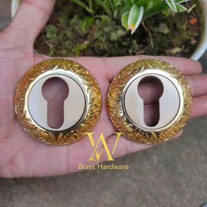 Tutup Lubang Kunci Pintu Rumah Kuningan Motif Ukir 2 Pcs