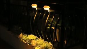 ไฟโซล่าเซล ไฟสนาม LED แบบมีที่ยึด สว่างในที่มืด ชาร์จไฟด้วยแสง