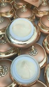 Sản phẩm dành cho mặt giúp làm mịn màng xoá các đốm nâu bật tone sau 1 liệu trình dùng cam kết không bết rít  nhờn khi dùng giúp trắng mịn hồng hào