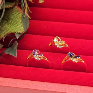 แหวนทองฝังพลอย สีไพลิน บุษราคัม แอเมทีสต์ ตัวเรือนสีทอง ชูบทอง ทำจากทองเหลือง มีเสริมบารมี รูปถ่ายจากสินค้าจริง