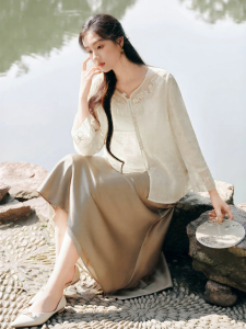 XIANGYING | New Chinese Style White Embroidery Round Neck Cardigan Loose Fit Blouse