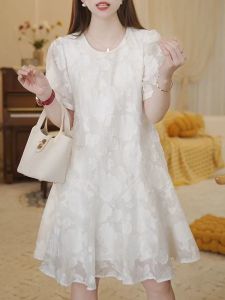 ชุดเดรสยาวทรงเอปักลายสไตล์หวานและสง่างามสำหรับฤดูร้อนปี 2024 ชุดเดรสยาวคลุมเนื้อสีพื้นคอตั้งแขนสั้น