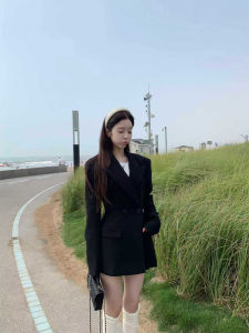Shoulder Padding Tapered Waist Slim Fit Black Blazer and Skirt Set