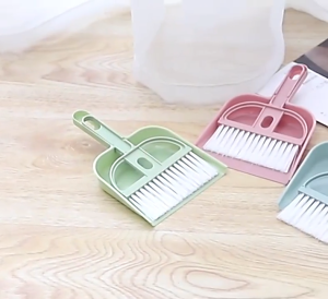 ที่ตักผงมินิ (6สี)  - แปรงปัดฝุ่น/ไม้กวาดมินิ ติดผนัง สำหรับทำความสะอาดเดสก์ท็อป/คีย์บอร์ด G2837