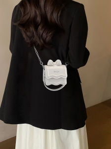 White Mini Square Crossbody Bag Womens 2025 New High-End Sensation Small Elegant Walking Mobile Phone Pouch Fashionable Compact