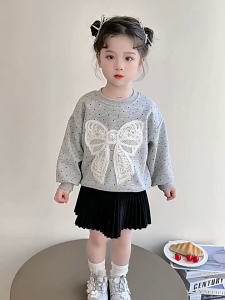 👧🎀🖤เสื้อสเวตเด็กหญิงคอกลม 🎀🌟 รุ่นใหม่ 2025 ลายจุดโบว์น่ารัก ผ้าเนื้อนุ่มแขนยาว