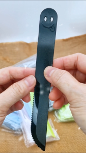 HWx 15 Pieces Plastic Knife for Cake Dessert Mooncake Kuih Pisau Kek Plastic Buang Pakai Non-stick Food Grade Polystyrene Individual Packed Matte(Black/Clear/Pink/Light Blue/Light Green)