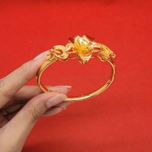 กำไลทอง กำไลคลิปล็อคดอกลีลาวดี เส้นผ่านศูนย์กลาง 5.3 ซม. เสริมบารมี ใส่ออกงานได้ ชุบทองติดทน สวยเป๊ะไม่โป๊ะ