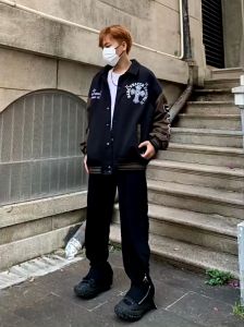 ÁO KHOÁC BOMBER VARSITY JACKET CỔ BẺ CHẤT DẠ HỌA TIẾT IN DÁNG RỘNG CỰC ĐẲNG CẤP CHO NAM NỮ