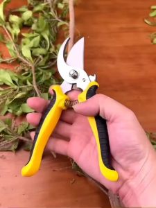 5ชุดเครื่องมือสวนพรีเมี่ยม อุปกรณ์ ทำสวนอุปกรณ์ปลูกต้นไม้ ที่พรวนดิน กรรไกรเซตพรวนดิน ชุดทำสวน ที่พรวนดิน อุปกรณ์ทำสวน 5 ชิ้น