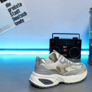 PANARYBODY Sepatu Sneakers Pria Terbaru Sepatu Cowok Hangout Kuliah Pekerja Nyaman Dipakai QNR36