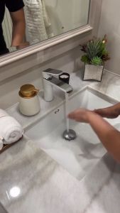 Tempat Sabun Keramik Porcelain / Botol Sabun Cair Soap Dispenser Pump