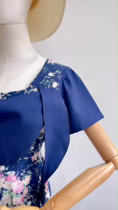 เดรสแขนสั้น คอเหลี่่ยม แต่งผ้าคลุมอก .. TT22537