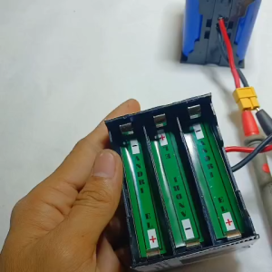 Holder Baterai 18650 12V Isi 6 Slot Baterai