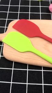 Vét bột trộn bột đánh bột Silicone đúc chịu nhiệt 20cm và 28cm