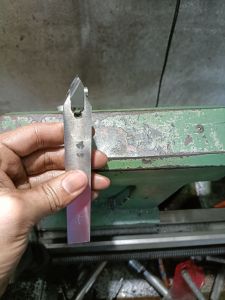 ด้ามมีดกลึง ใส่เม็ดK20 แบบไม่ต้องเชื่อมติดเปลี่ยนเม็ดมีดได้กลึงเกลียว ปอกผิว ปาดหน้า ครบจบที้ด้ามเดียว เหล็กแข็ง เหล็กหล่อ สแตนเลส เม็ดK20 ลุยได้หมด ด้าม16มิล กลึงรอยเชื่อม รอยตัดแก๊ส ได้