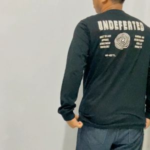 WHSTL. Desain Defeat T-Shirt - T-Shirt Hitam Untuk Pria