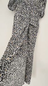 ผู้หญิงขนาดใหญ่คอสี่เหลี่ยมชุดอารมณ์หญิง 2023 ฤดูร้อนใหม่ไขมันMMชนกลุ่มน้อยไม่สม่ำเสมอกระโปรงเสือดาว