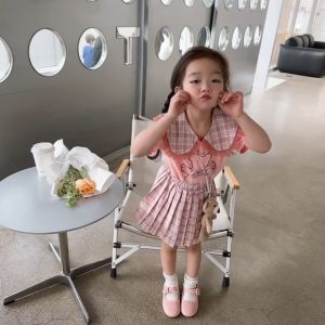 WANDER เสื้อผ้าเด็กผญ ชุดแฟชั่นเด็กผู้หญิง การออกแบบผ้าที่สะดวกสบาย แขนสั้น + ชุดกระโปรง jk สำหรับสาว 2025 แฟชั่นฤดูร้อนใหม่วิทยาลัยลม