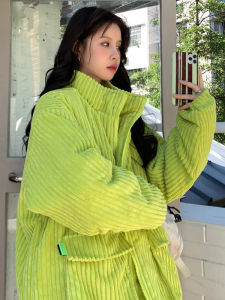 เสื้อแจ็คเก็ตคอวีผ้าคอร์ดูรอยสไตล์อเมริกัน ทรงหลวม แขนยาว ปกติ หนา ฤดูหนาว 2024 เสื้อโค้ทผู้หญิง