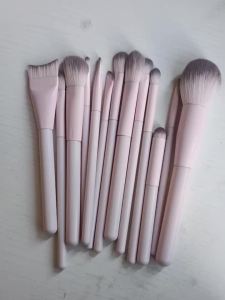 Soft and Fluffy Makeup Brush Set Portable Storage Bag Makeup Sponge Set 18-Piece Set Essential for Beginner Makeup Artists