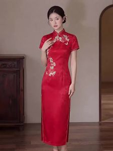 Đầm Cheongsam Cổ Điển Màu Đỏ Hiện Đại