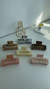 กิ๊บหนีบผม ถูกไว้รับการเทรด รหัสAC188 บริการทรงสี่เหลี่ยม เป็นกิ๊บหนีบผมที่มีสี่เหลี่ยมใหญ่