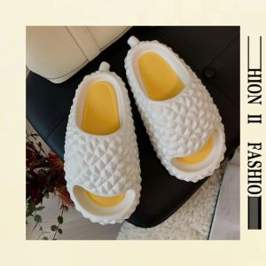 LHSunday นิวส์คอลเลคชั่น รองเท้าแตะทุเรียน รองเท้าแตะลำลองสีพาสเทล ใส่สบายเท้า น้ำหนักเบา วัสดุ PVC สำหรับการผูกกดให้ลดเล็กน้อย ของ LHSunday