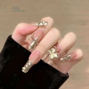 นิ้วสัมผัสได้ระดับไฮเอนด์ ความยาวปกติ ผลิตภัณฑ์เสริมสวยติดเล็บประดับพู่ประดับเพชรชุบเหลือง ชุบเงิน ชุบทองแดง สำหรับผู้หญิง