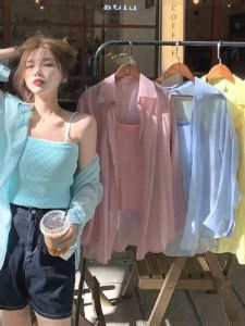 เสื้อเชิ้ตผ้าชีฟองสไตล์เกาหลีบางเบา 2025 สำหรับผู้หญิง เสื้อคาร์ดิแกนเปิดไหล่ ชุดคลุมกันแดด เสื้อกั๊กสายเดี่ยว แขนกุด คอโปโล