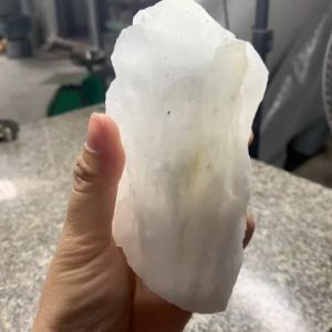 1 viên đá thạch anh trắng tự nhiên dùng làm trang trí decor thanh tẩy ( đá thật chuẩn việt )k89 700g