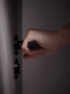 Modern Aluminium Alloy Mute black door knob Lever Type Door Knob door Bedroom Main door lock set Door knobs for main door set heavy duty