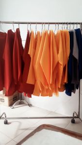 ÁO BÀ BA NAM LẼ MÀU VÀNG VÀ ĐỎ ĐÔ CHẤT LỤA LATIN