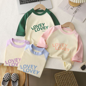 เสื้อยืดเด็ก สไตล์ฤดูใบไม้ร่วง/ฤดูหนาวใหม่ คอกลม แขนยาว พิมพ์ลายแฟชั่น ดีไซน์แขนเรกแลนแบบบล็อกสี