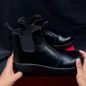 sepatu safety semi boot karet pelindung sepatu kerja