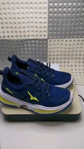 Mizuno Sepatu Lari Pria Sporty Mesh Breathable Warna Navy dengan Kaos Kaki Gratis